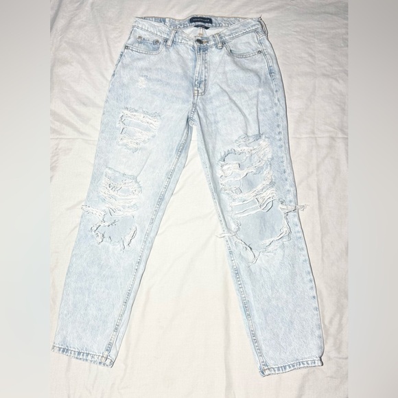 Aeropostale Women's Mom Jeans Size 8 Light Wash Distressed Ripped Denim - Picture 2 of 13